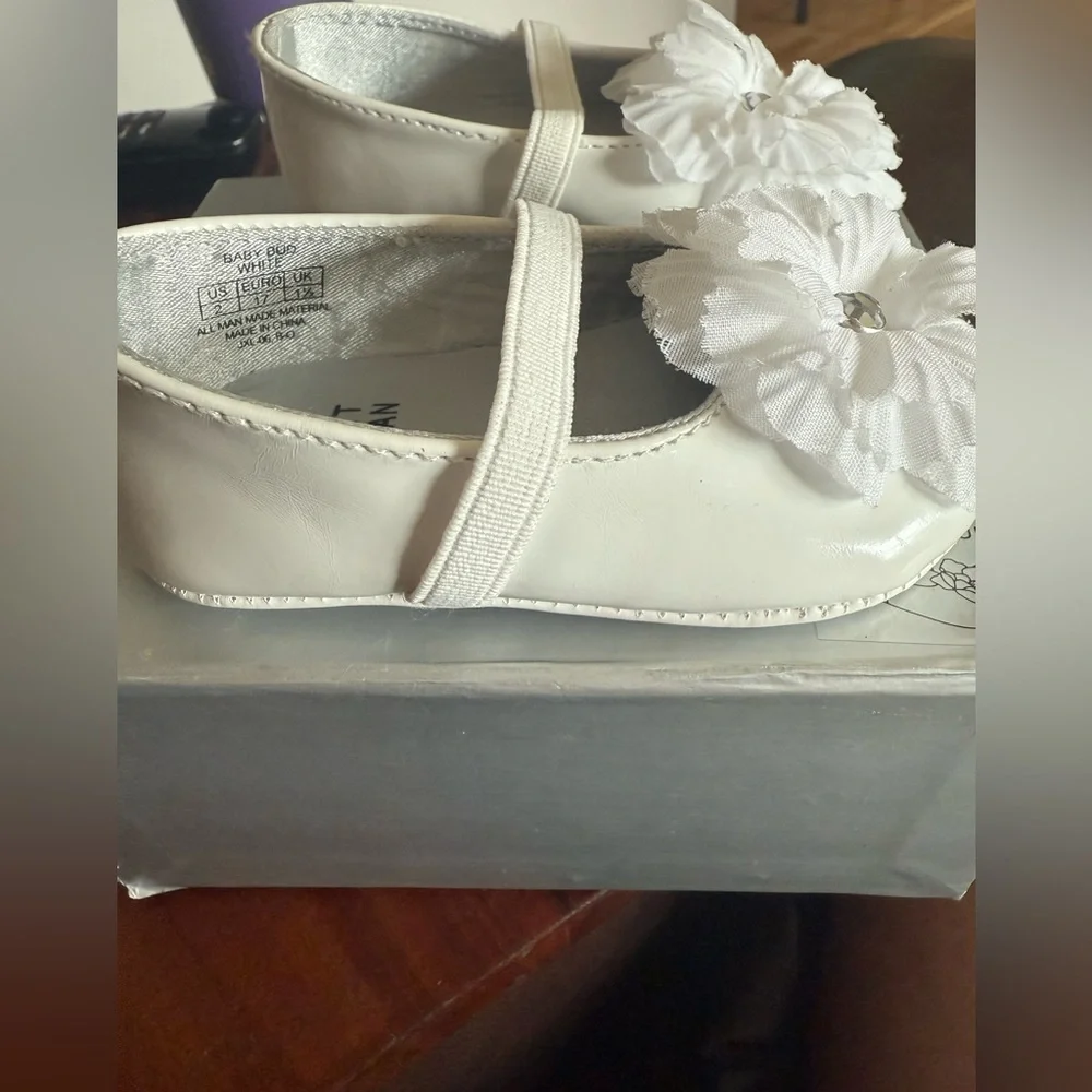 Stuart Weitzman Baby Bud white Shoes!